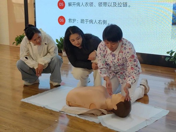 春风送暖，健康相伴｜东汇景苑幼儿园开展健康急救专题讲座