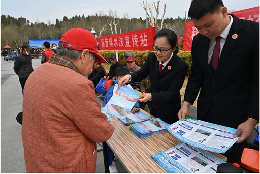 山东梁山县检察院开展“世界水日”普法宣传活动 推动“检察蓝”守护“生态绿”